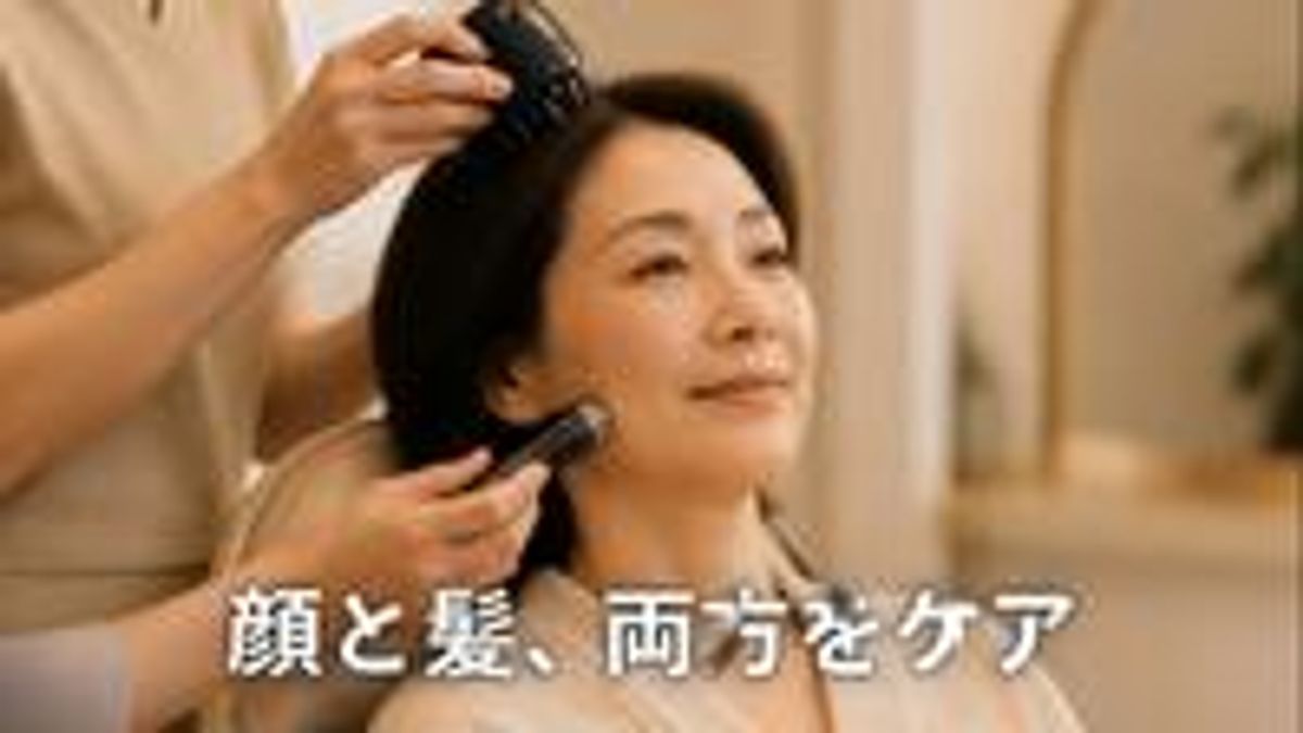 顔と頭の両方に施術を行っている画像